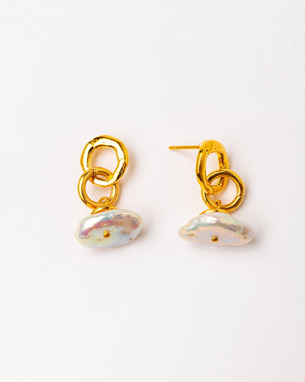 Earrings with freshwater pearls